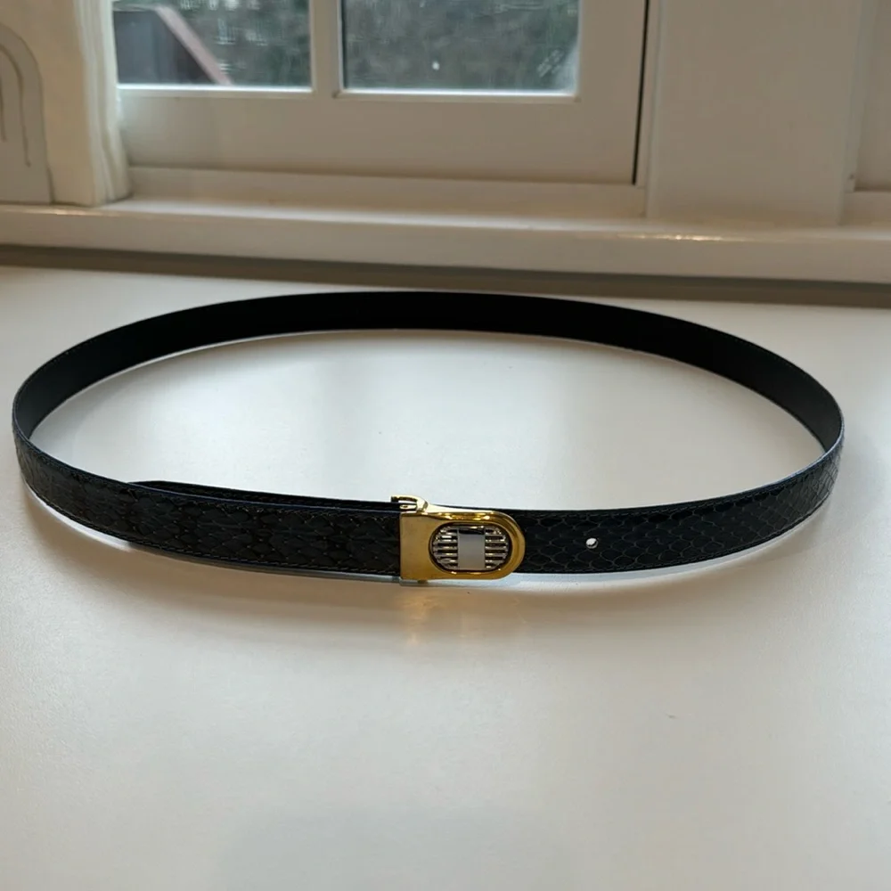 Women’s Snake Skin and leather belt. Navy. 49 inches. EUC.